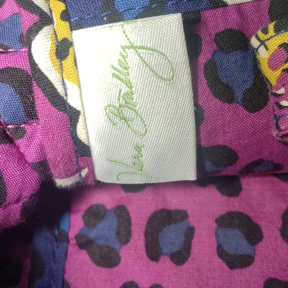 Hawiian floral handbag quilted cotton,bold pink cheetah print inside. - Picture 7 of 12